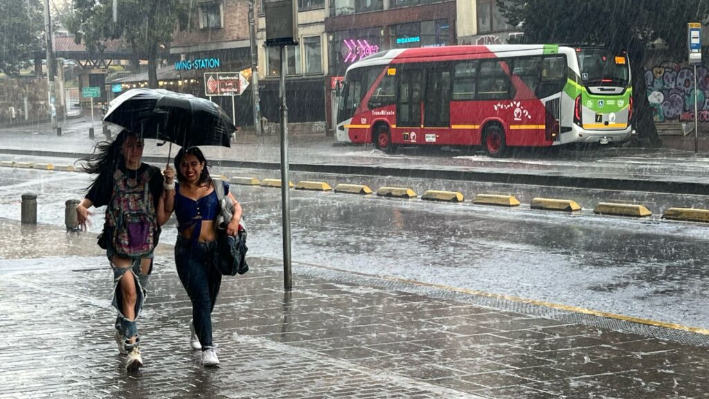 Cómo evitar que mi cuadra se inunde por las fuertes lluvias en Bogotá Cómo evitar que mi cuadra se inunde por las fuertes lluvias en Bogotá