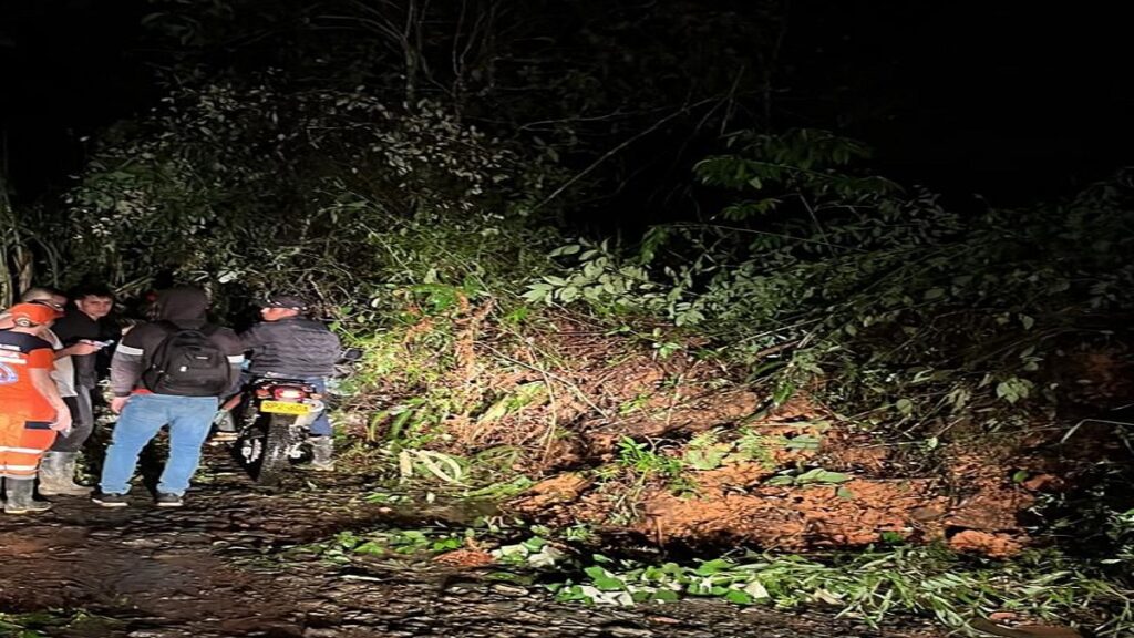 Un muerto y un desaparecido por fuertes lluvias en Campamento, Antioquia Un muerto y un desaparecido por fuertes lluvias en Campamento, Antioquia