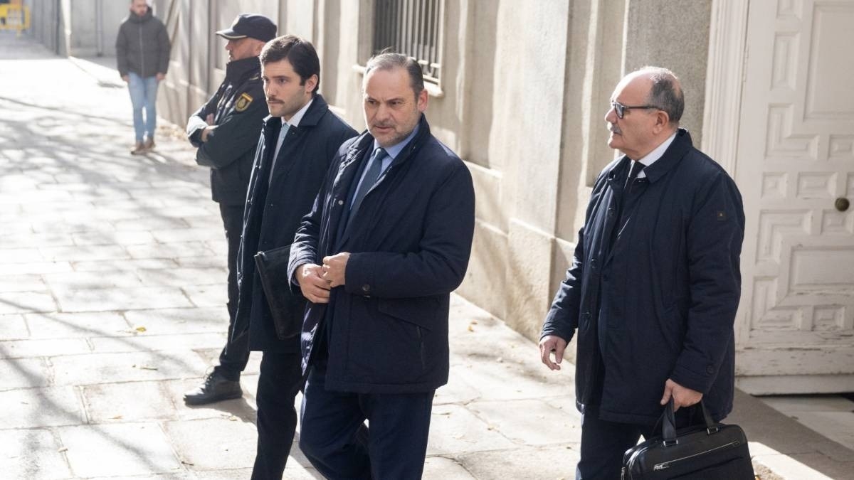 Ábalos redobla su ofensiva contra la Guardia Civil y pide al Supremo que anule la causa Ábalos redobla su ofensiva contra la Guardia Civil y pide al Supremo que anule la causa