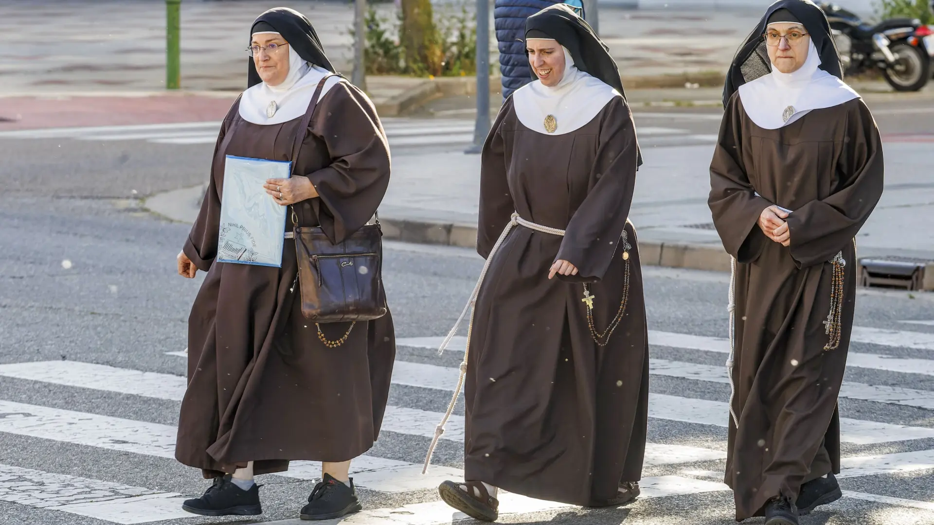 Aplazado el juicio por desahucio contra las exmonjas de Belorado al no poder notificar su vista a todas las implicadas Aplazado el juicio por desahucio contra las exmonjas de Belorado al no poder notificar su vista a todas las implicadas