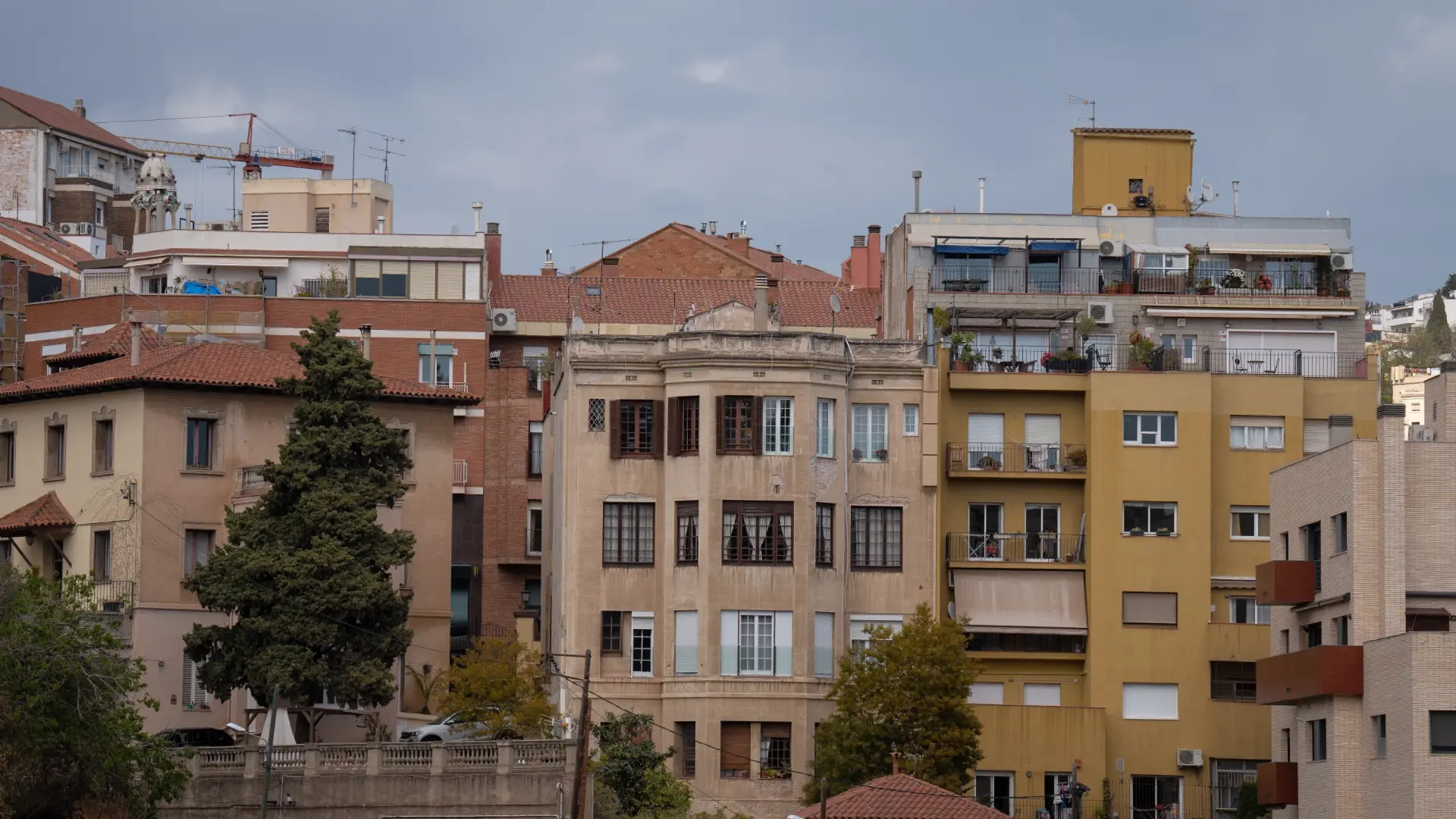 El 65% de los inquilinos en Barcelona destina más del 30% de sus ingresos a pagar el alquiler y los suministros El 65% de los inquilinos en Barcelona destina más del 30% de sus ingresos a pagar el alquiler y los suministros