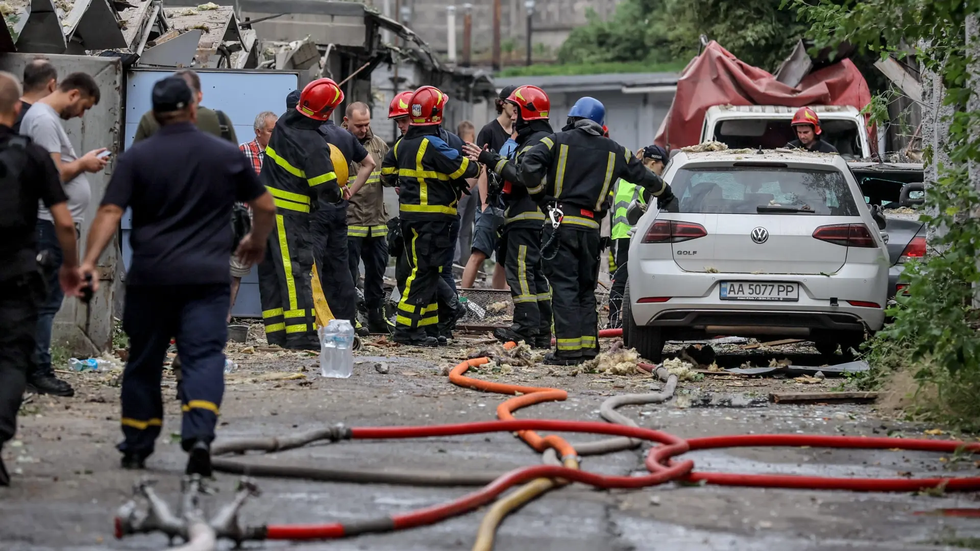España aprueba la Estrategia de Protección Civil en la que incluye por primera vez el «riesgo bélico» y las amenazas «híbridas» España aprueba la Estrategia de Protección Civil en la que incluye por primera vez el «riesgo bélico» y las amenazas «híbridas»