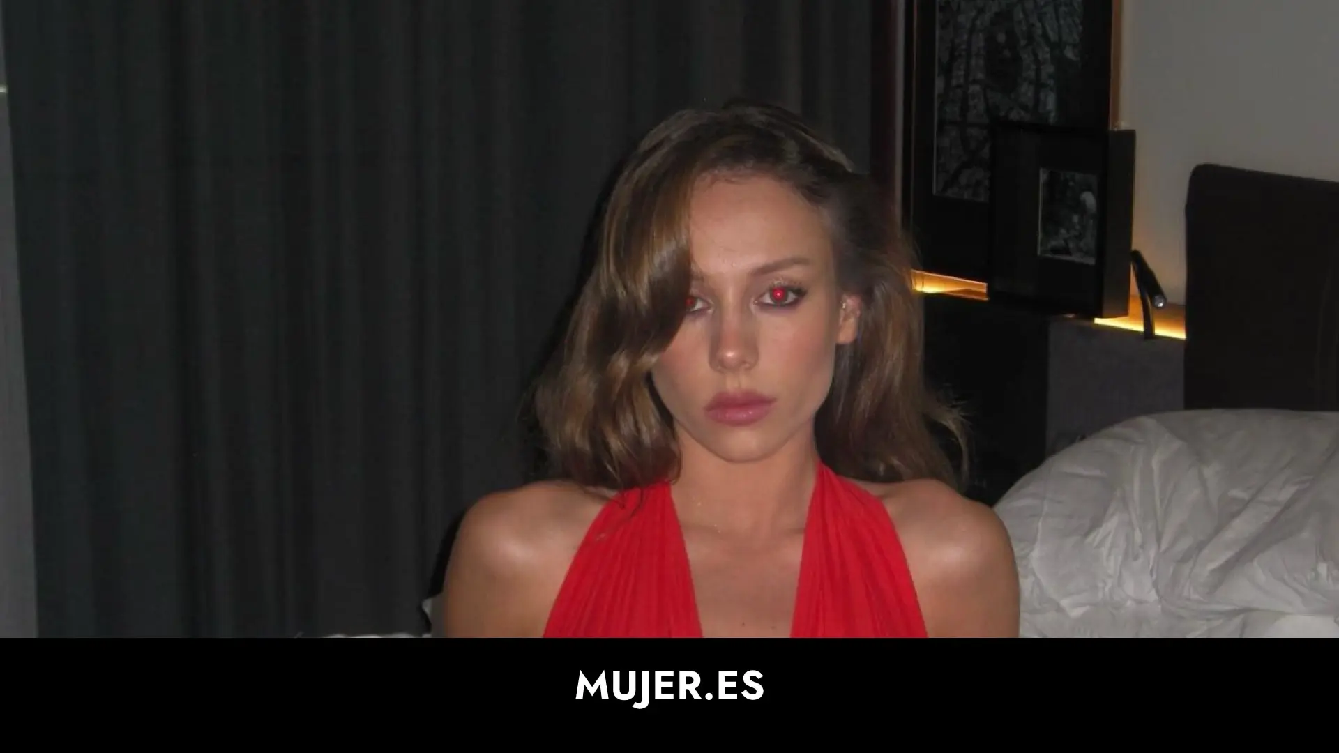 Ester Expósito incendia Instagram con un vestido de escote ‘cut-out’ impresionante