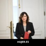 Isabel Díaz Ayuso aparece con una nueva versión de jersey navideño, apto para un look casual y de fiesta