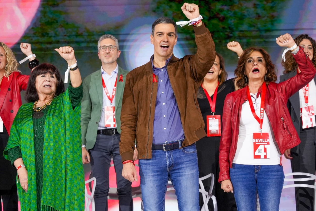 La izquierda se rompe en torno a la lucha entre ‘feminismo’ y ‘derechos trans’: Sumar y Podemos atacan al PSOE La izquierda se rompe en torno a la lucha entre ‘feminismo’ y ‘derechos trans’: Sumar y Podemos atacan al PSOE