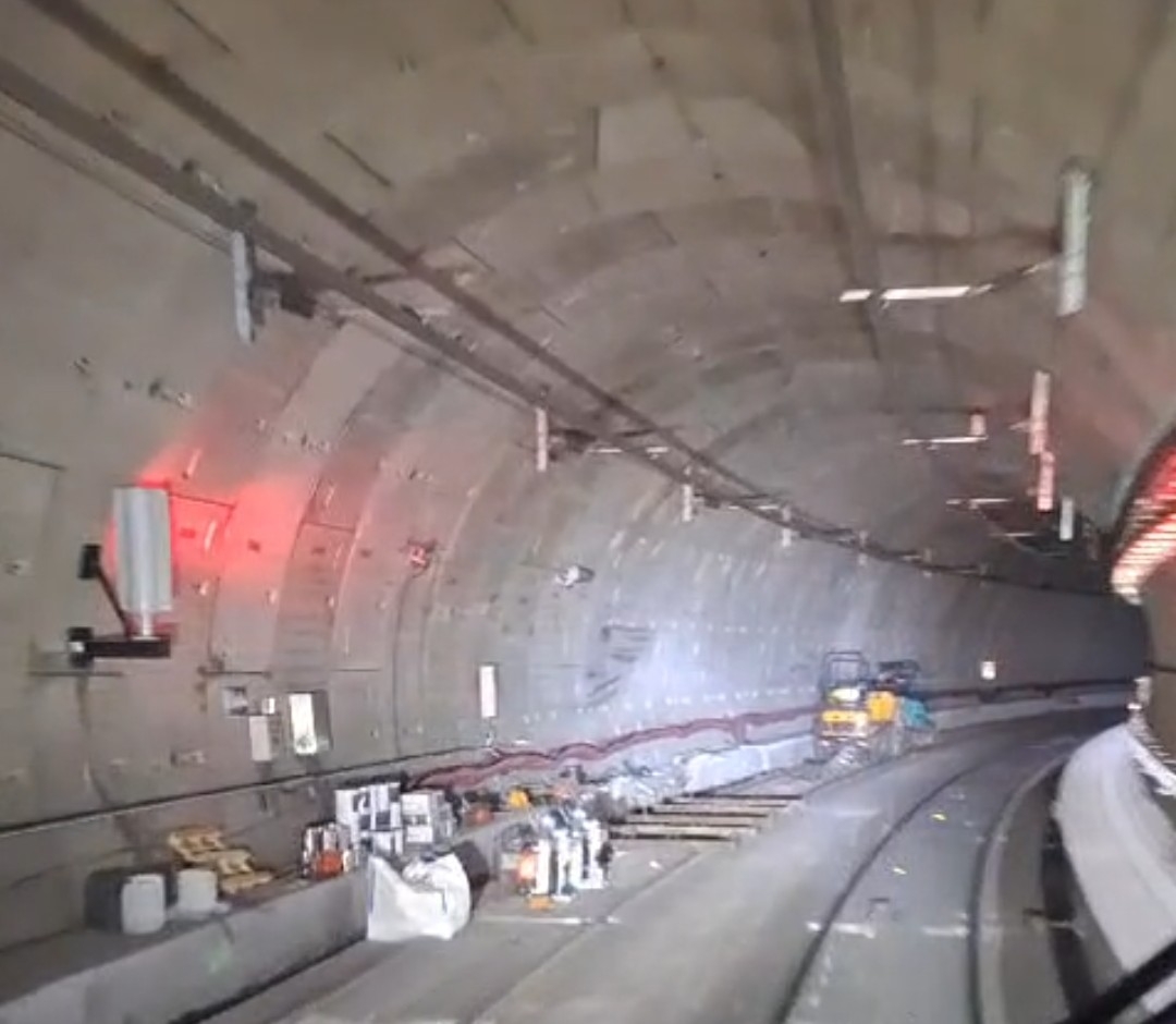 Los daños en la vía del tren varado en Chamartín desmienten a Transportes: sigue inoperativa