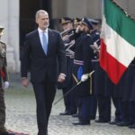 Los reyes Felipe y Letizia son recibidos con honores por Mattarella en el Palacio del Quirinal de Roma