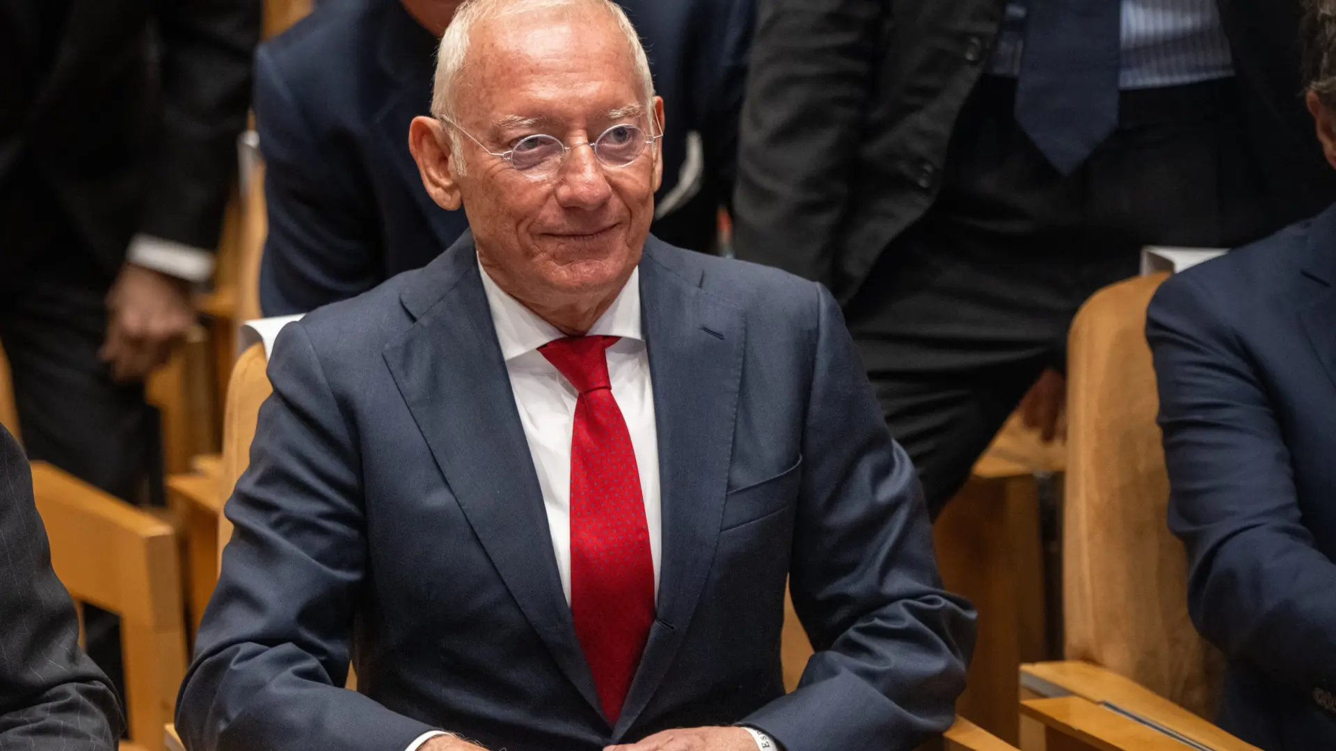 Mango despide a Isak Andic y afronta el reto de la sucesión tras un ciclo de crecimiento Mango despide a Isak Andic y afronta el reto de la sucesión tras un ciclo de crecimiento