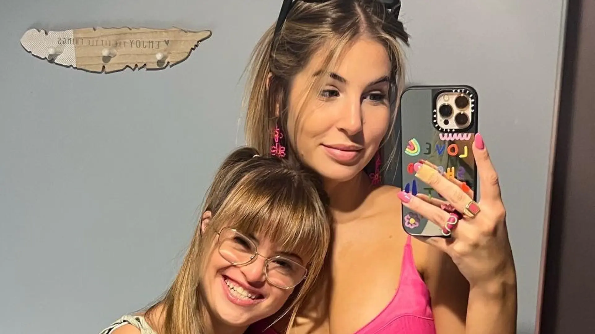 Muere de cáncer a los 16 años Paula Cisneros, la ‘influencer’ que visibilizó el síndrome de Down en redes sociales Muere de cáncer a los 16 años Paula Cisneros, la ‘influencer’ que visibilizó el síndrome de Down en redes sociales