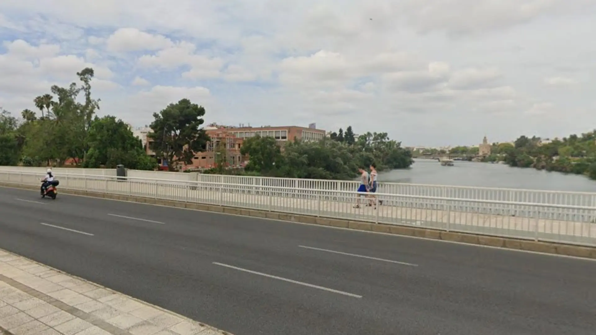 Muere un hombre en Sevilla tras arrojarse al Guadalquivir para eludir a la policía