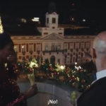 Un apagón por Nochevieja, unas campanadas improvisadas… Madrid felicita 2025 con un original vídeo