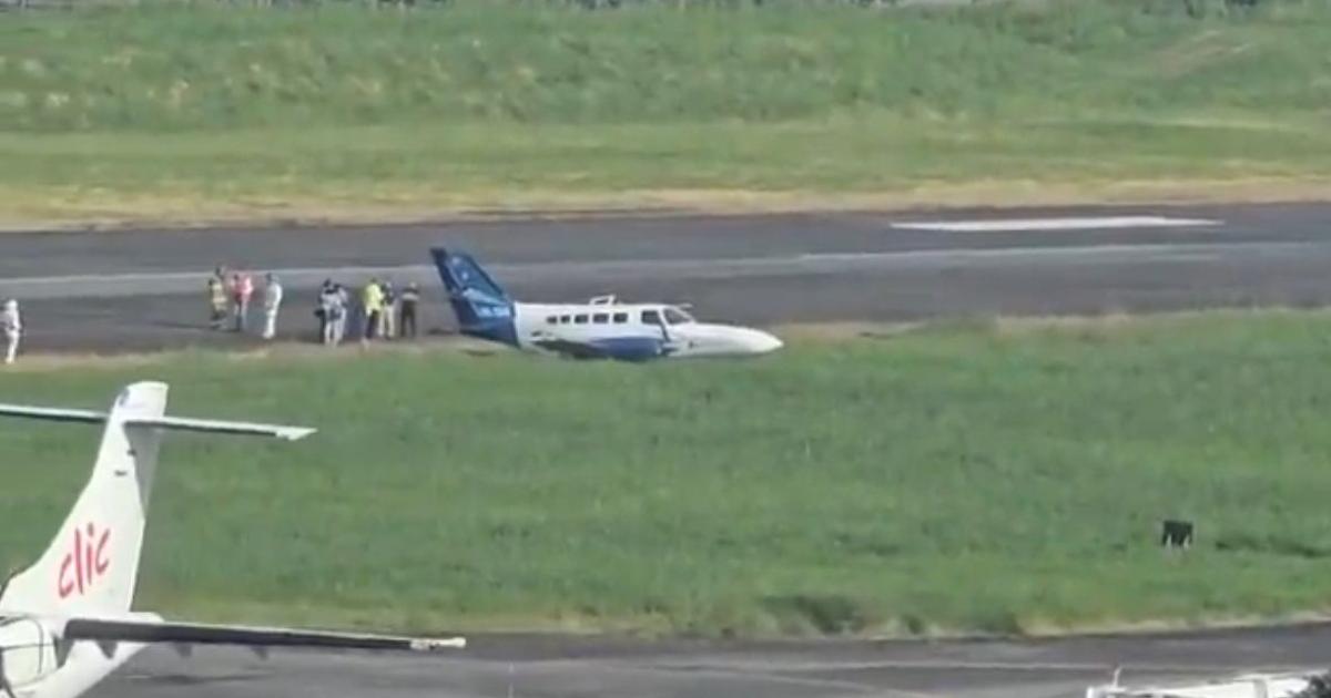 Noticias Medellín: Avioneta se desvía de la pista en el aeropuerto Noticias Medellín: Avioneta se desvía de la pista en el aeropuerto