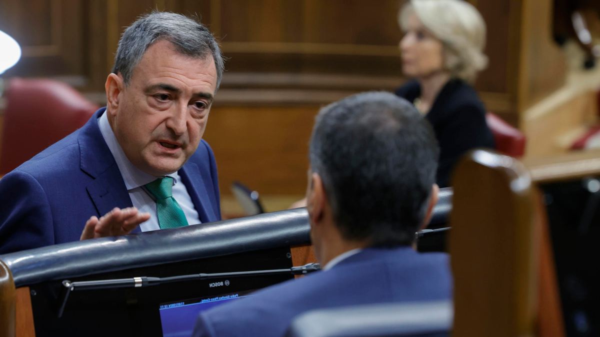 Doble derrota fiscal de la banca: ni PP ni Junts ni PNV paran su impuestazo Doble derrota fiscal de la banca: ni PP ni Junts ni PNV paran su impuestazo