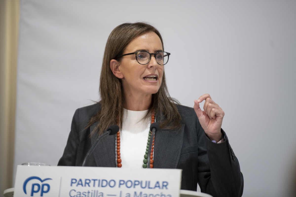 Indignación en el PP tras la ovación del PSOE a Chaves y Griñán: «Qué vergüenza que en Sevilla aplaudan a los corruptos» Indignación en el PP tras la ovación del PSOE a Chaves y Griñán: «Qué vergüenza que en Sevilla aplaudan a los corruptos»