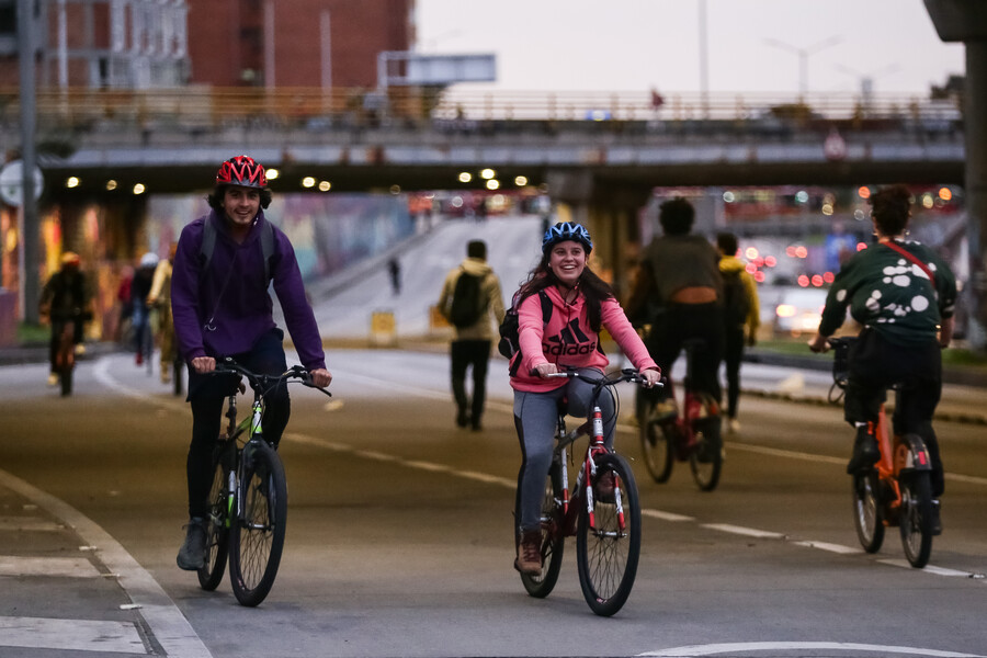 Bogotá celebra 50 años de la ciclovía: medio siglo de recreación y deporte