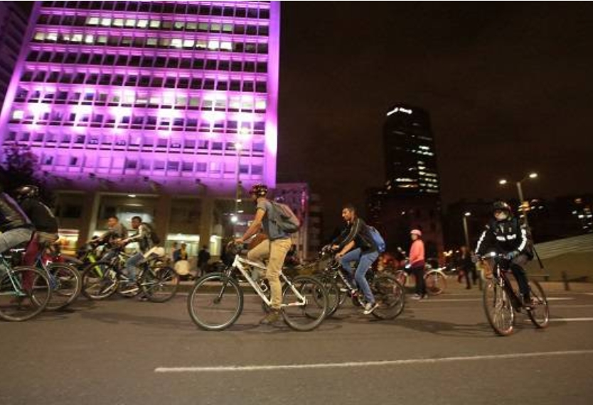 Ciclovía nocturna: Conductores en alerta por trancón masivo Ciclovía nocturna: Conductores en alerta por trancón masivo