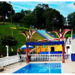 Parque temático cerca de Bogotá: piscina y almuerzo con transporte incluido