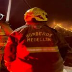 Nueve incendios en la noche de velitas en Medellín, cuatro por pólvora