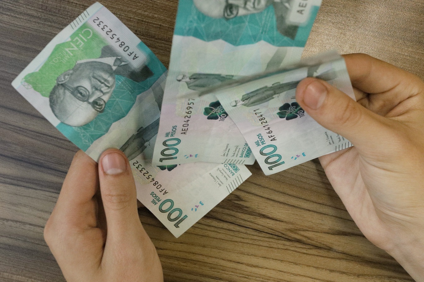 Dinero extra en diciembre: confirman quiénes recibirán doble prima
