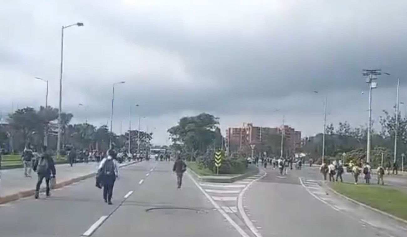 Avenida el Dorado colapsada: manifestantes ponen a caminar a ciudadanos