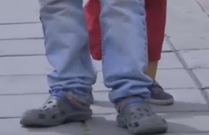 Medellín: Niños explotados en venta de drogas bajos del Metro Medellín: Niños explotados en venta de drogas bajos del Metro