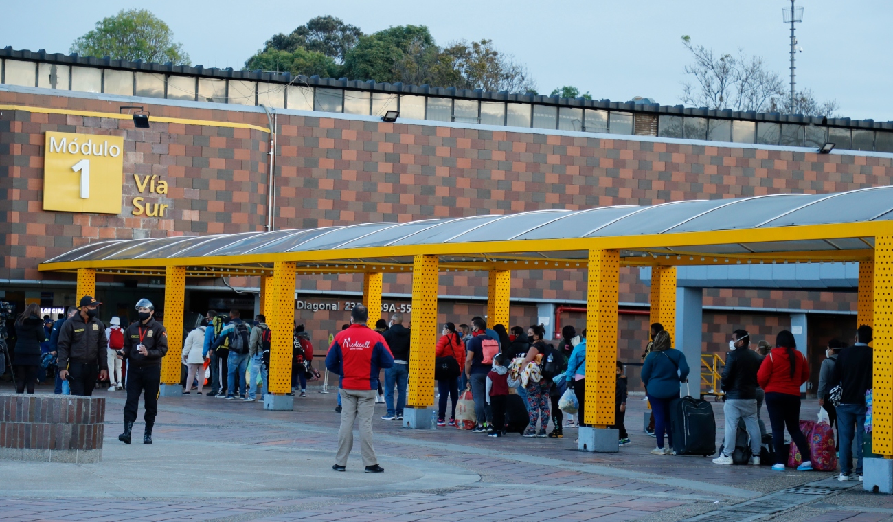 TERMINAL DEL SALITRE bloqueada por ENFRENTAMIENTOS entre conductores