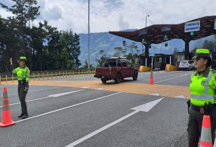Noticias Antioquia: Unos 2 mil uniformados vigilarás las vías en fin de año