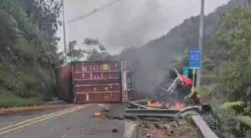 Accidente de tractocamión dejó a conductor con graves heridas en Antioquia Accidente de tractocamión dejó a conductor con graves heridas en Antioquia