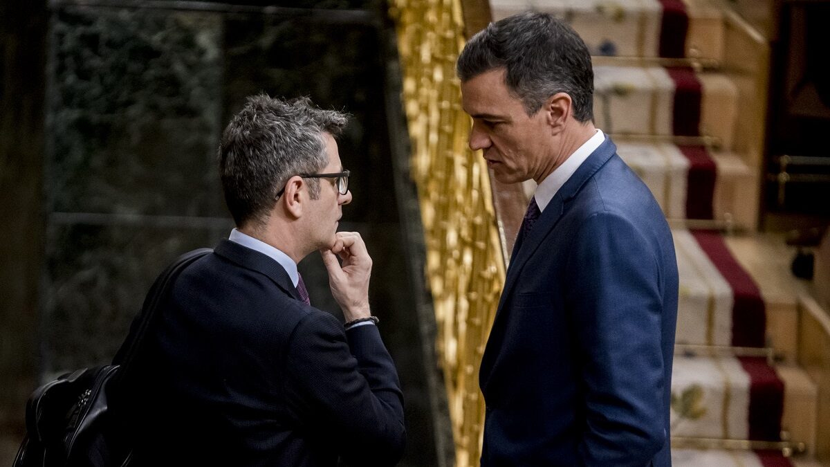 ¡Están rodeados salgan, con las manos en alto!