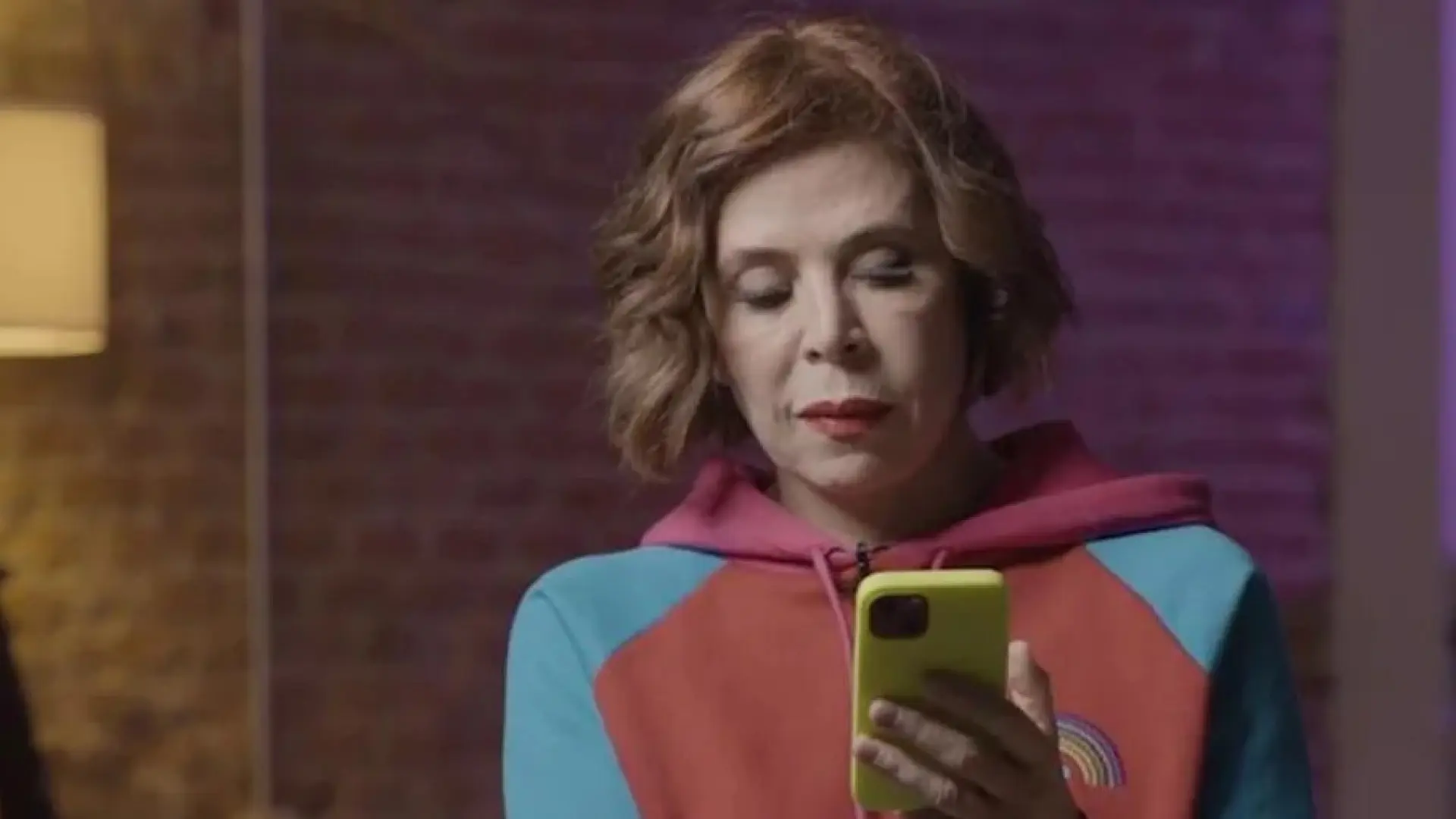 Ágatha Ruiz de la Prada acude a ‘De viernes’ tras su polémica con los gitanos y muestra el mensaje que envió a Lolita: «Tengo un disgusto tremendo»