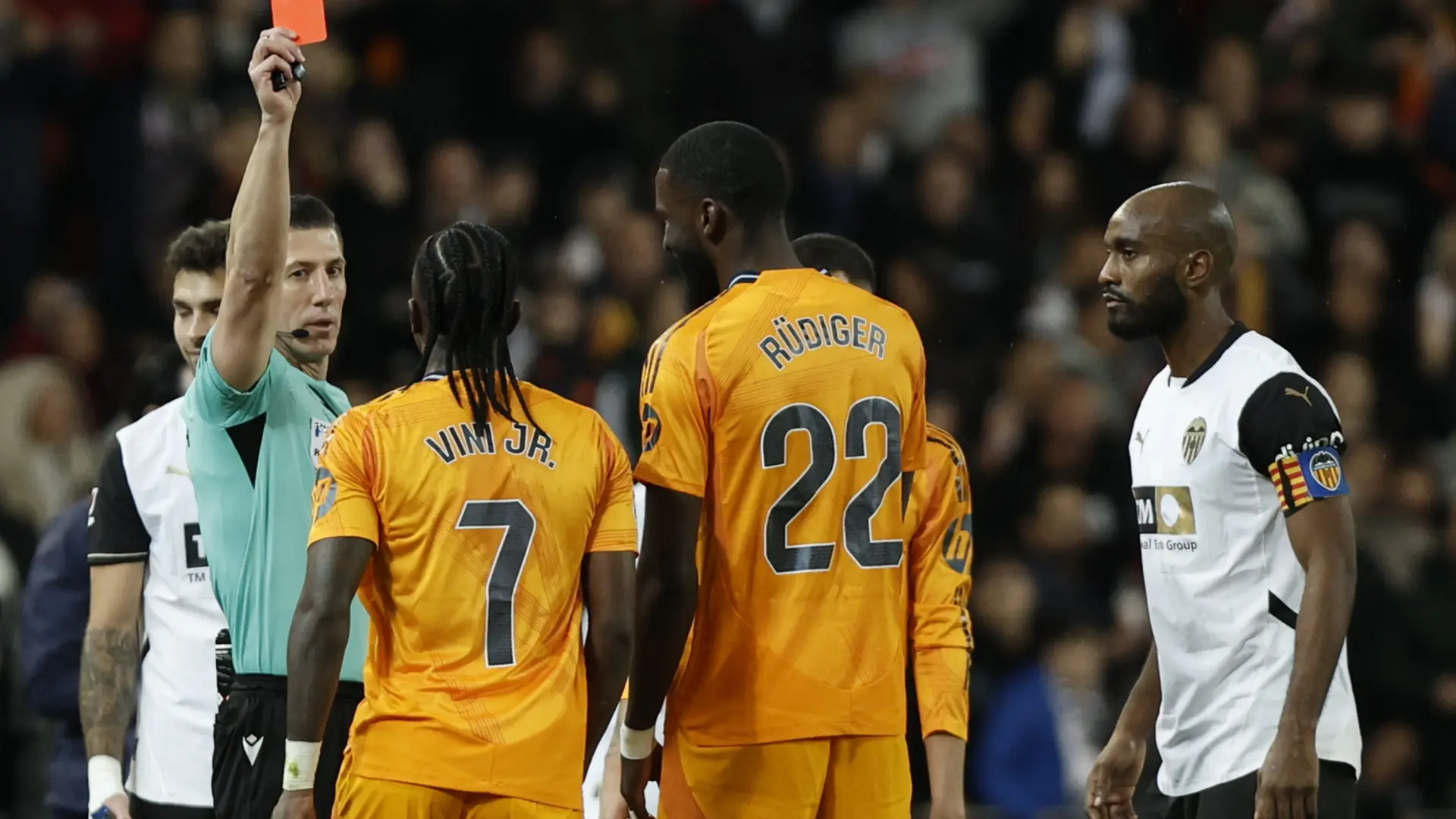 Así fue la polémica expulsión de Vinícius en Mestalla