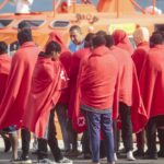 Continúa la ola de cayucos a Canarias: llegan otros 235 inmigrantes a Lanzarote y El Hierro en menos de doce horas