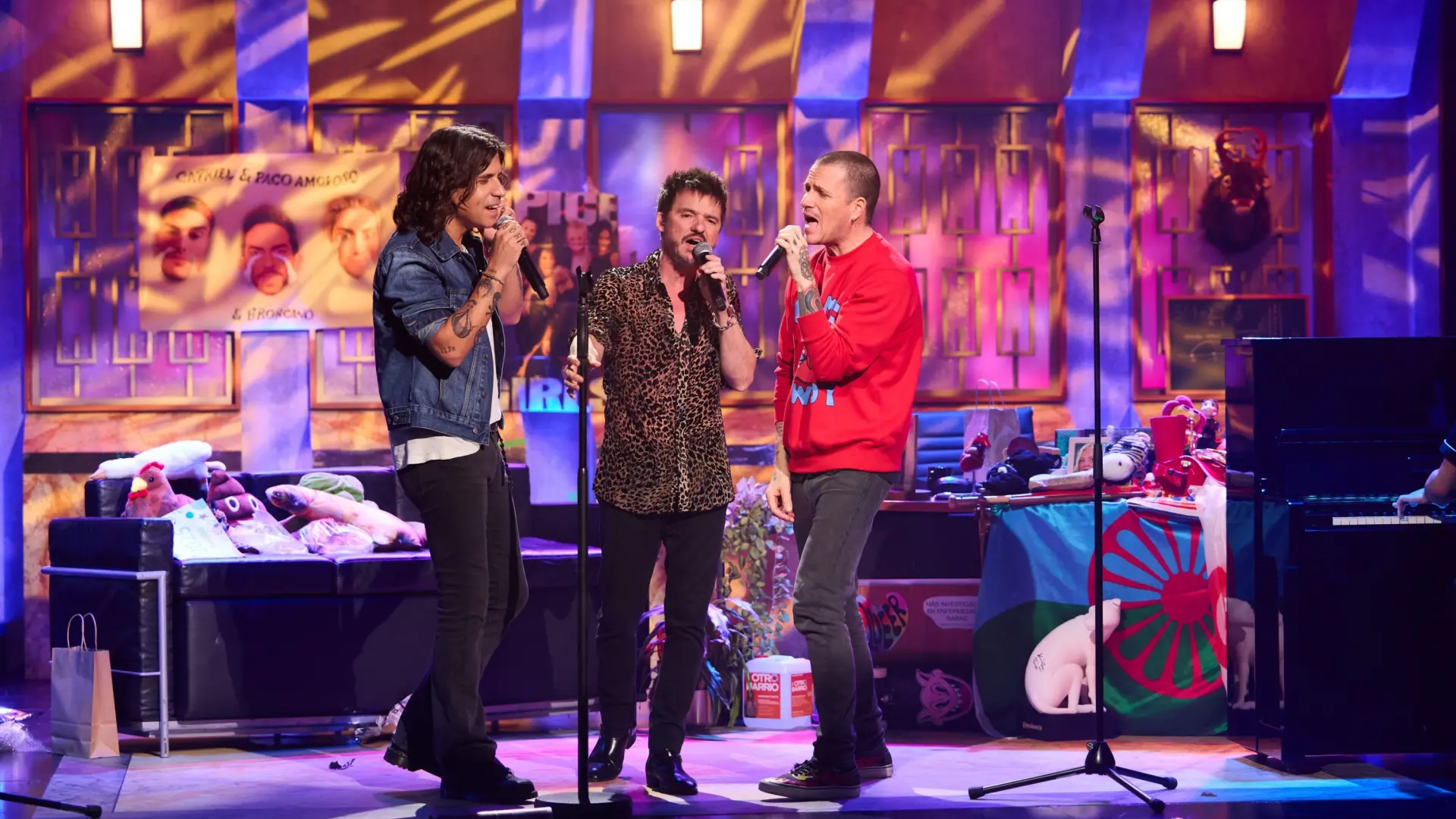 Dani Martín sorprende entre el público de ‘La Revuelta’ y se sube al escenario con Coque Malla y Rulo: «No estaba preparado»