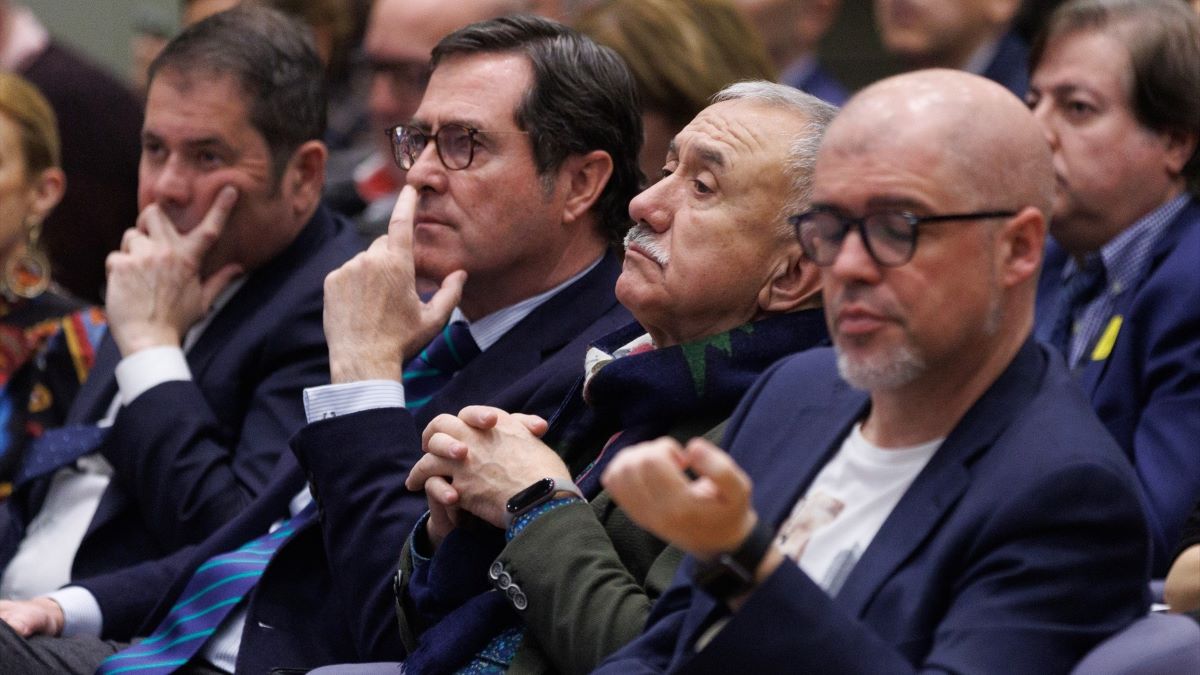 La patronal rechaza subir un 4,4% el SMI: elevaría a 2.000 euros mensuales el coste de cada trabajador