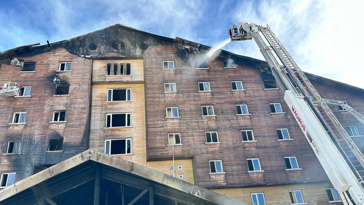 Más de 60 muertos en el incendio de un hotel en Turquía Más de 60 muertos en el incendio de un hotel en Turquía