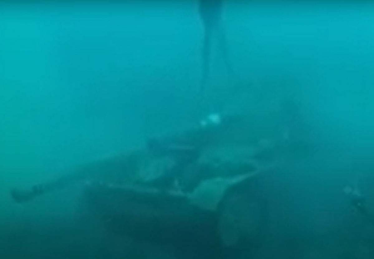 Tirar tanques de guerra al mar: ¿por qué hacen esto?