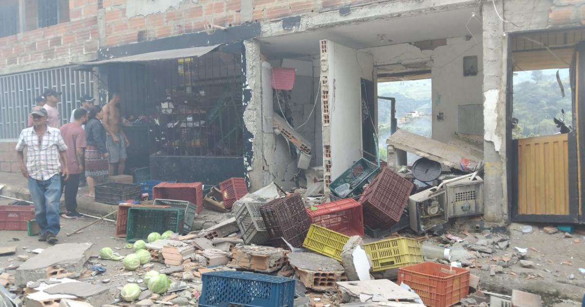 Noticias Medellín: Explosión dejó 2 viviendas afectadas y unos 2 heridos