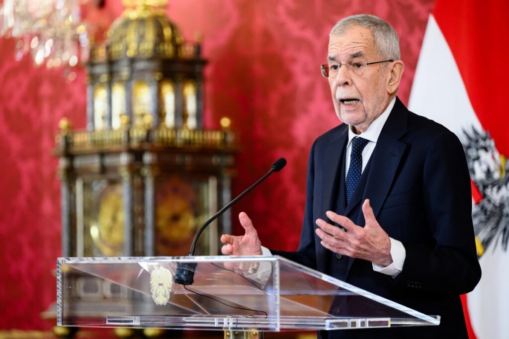 El presidente federal de Austria encarga al ultraderechista Kickl la formación de gobierno