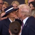 el nuevo presidente intenta acercarse a su mujer y el gorro se lo impide