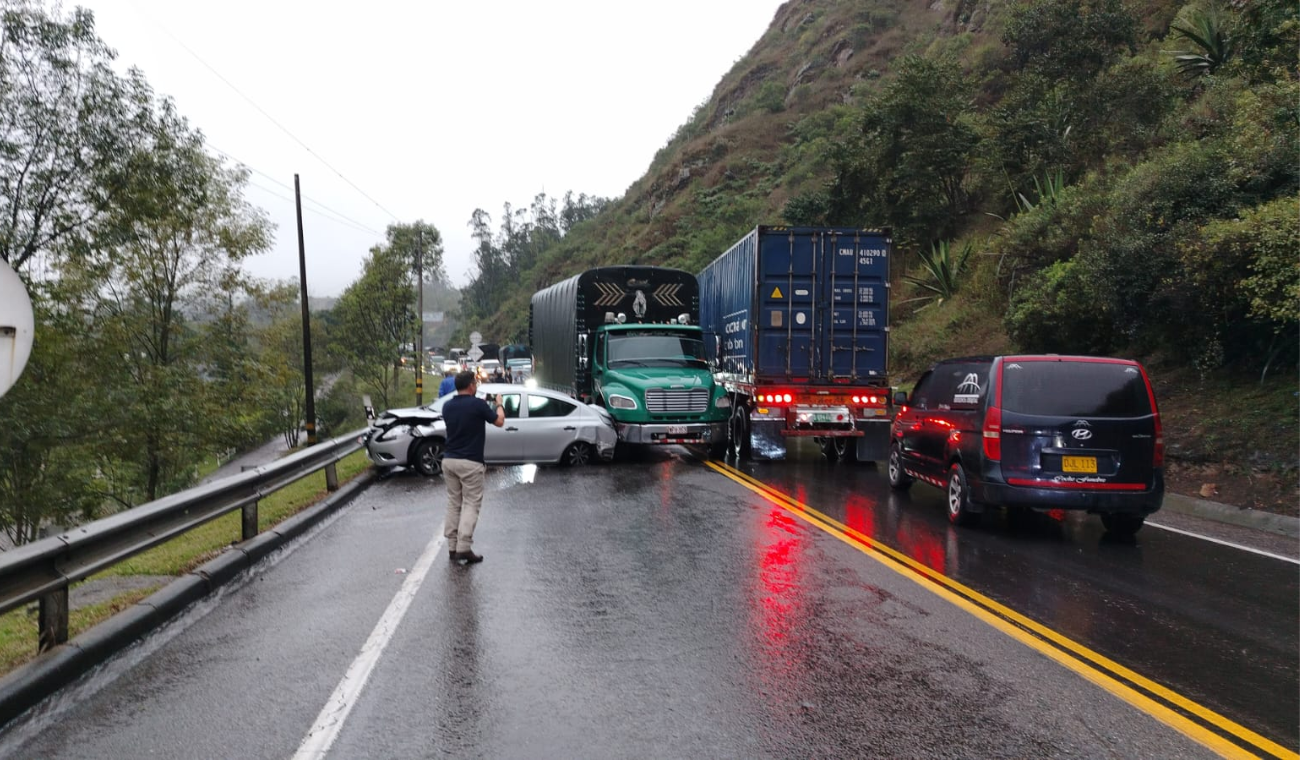 Accidente en EL ROSAL, CUNDINAMARCA: bus perdió el control y dejo heridos Accidente en EL ROSAL, CUNDINAMARCA: bus perdió el control y dejo heridos