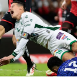 Capitán y goleador: así fue el brillante estreno de James en León