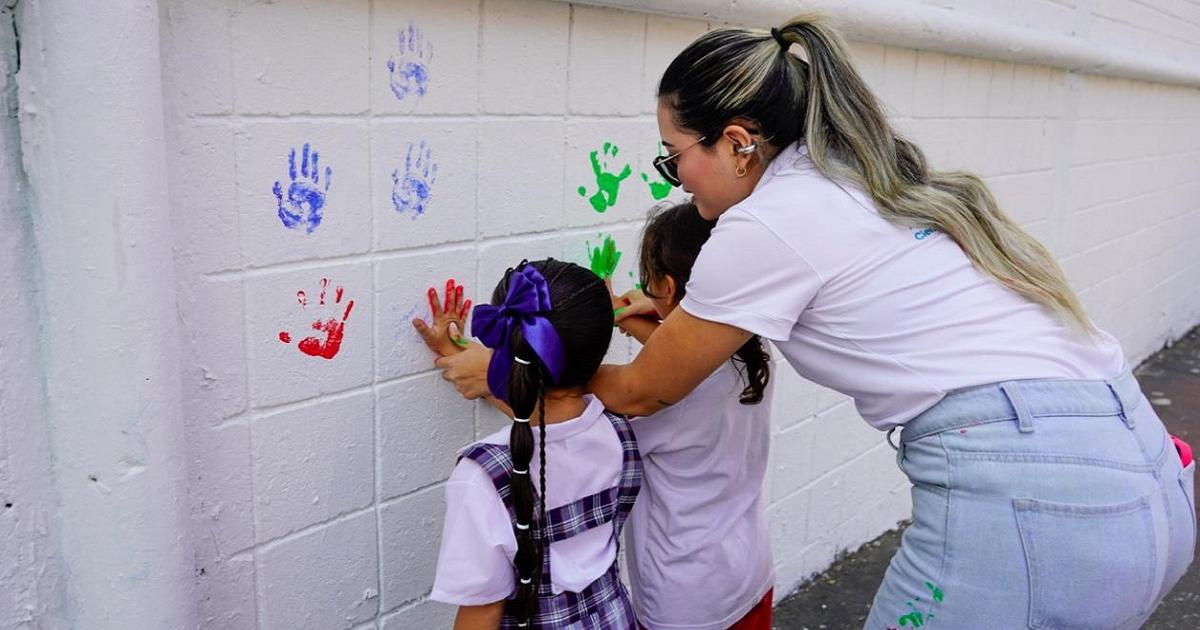 Noticias Medellín: Estudiantes del INEM intervinieron mural en El Poblado