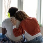 Una psicóloga alerta del inofensivo comportamiento que podría romper tu relación