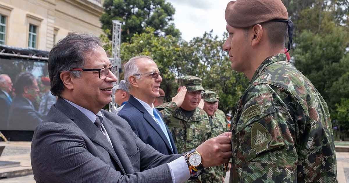 ¿Quién cuidará a Petro con la salida del coronel Carlos Feria, 14 años responsable de su seguridad?