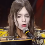 Así es Lucio Corsi, segundo clasificado en Sanremo que se ha convertido en el representante de Italia en Eurovision 2025