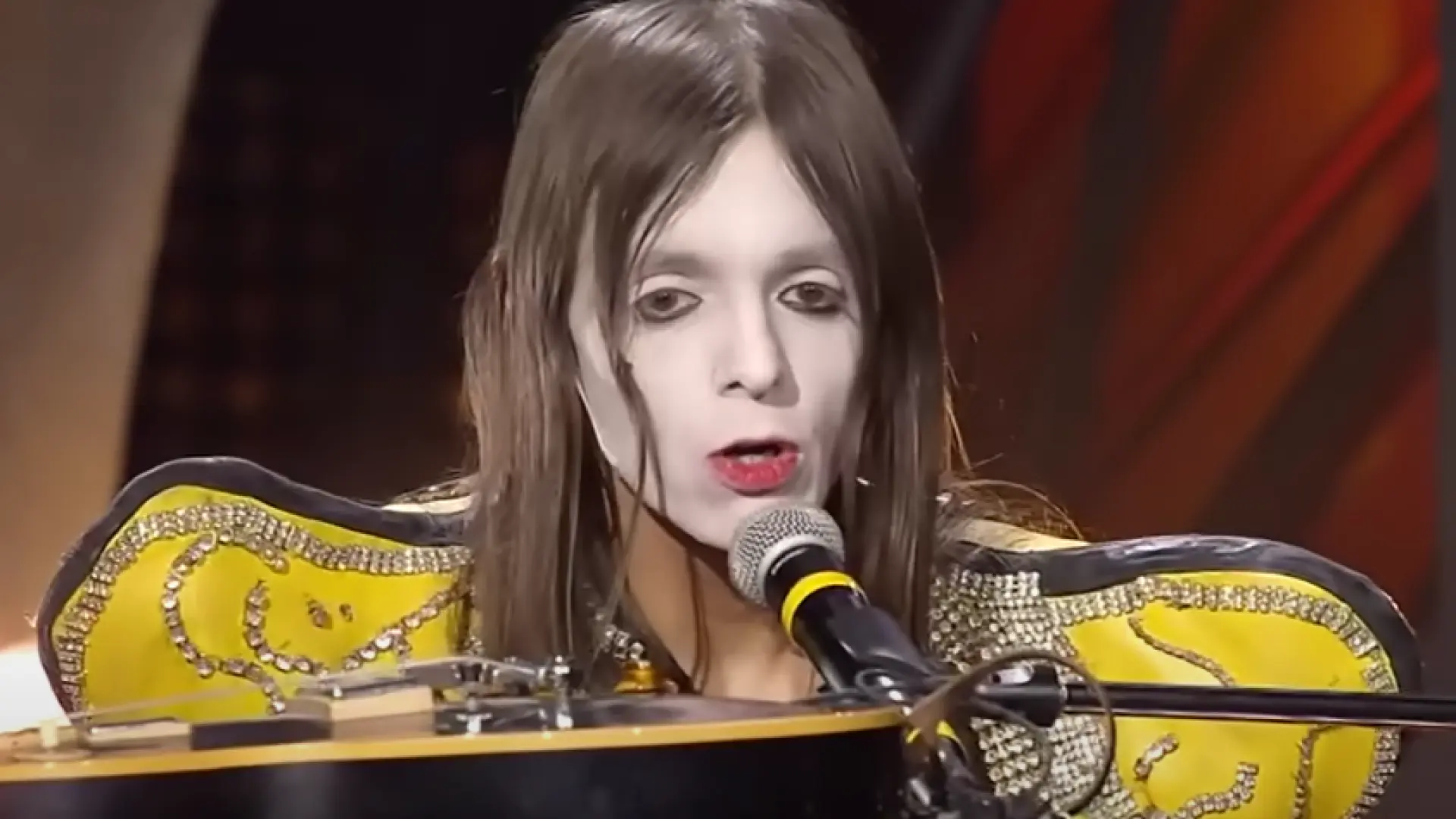 Así es Lucio Corsi, segundo clasificado en Sanremo que se ha convertido en el representante de Italia en Eurovision 2025