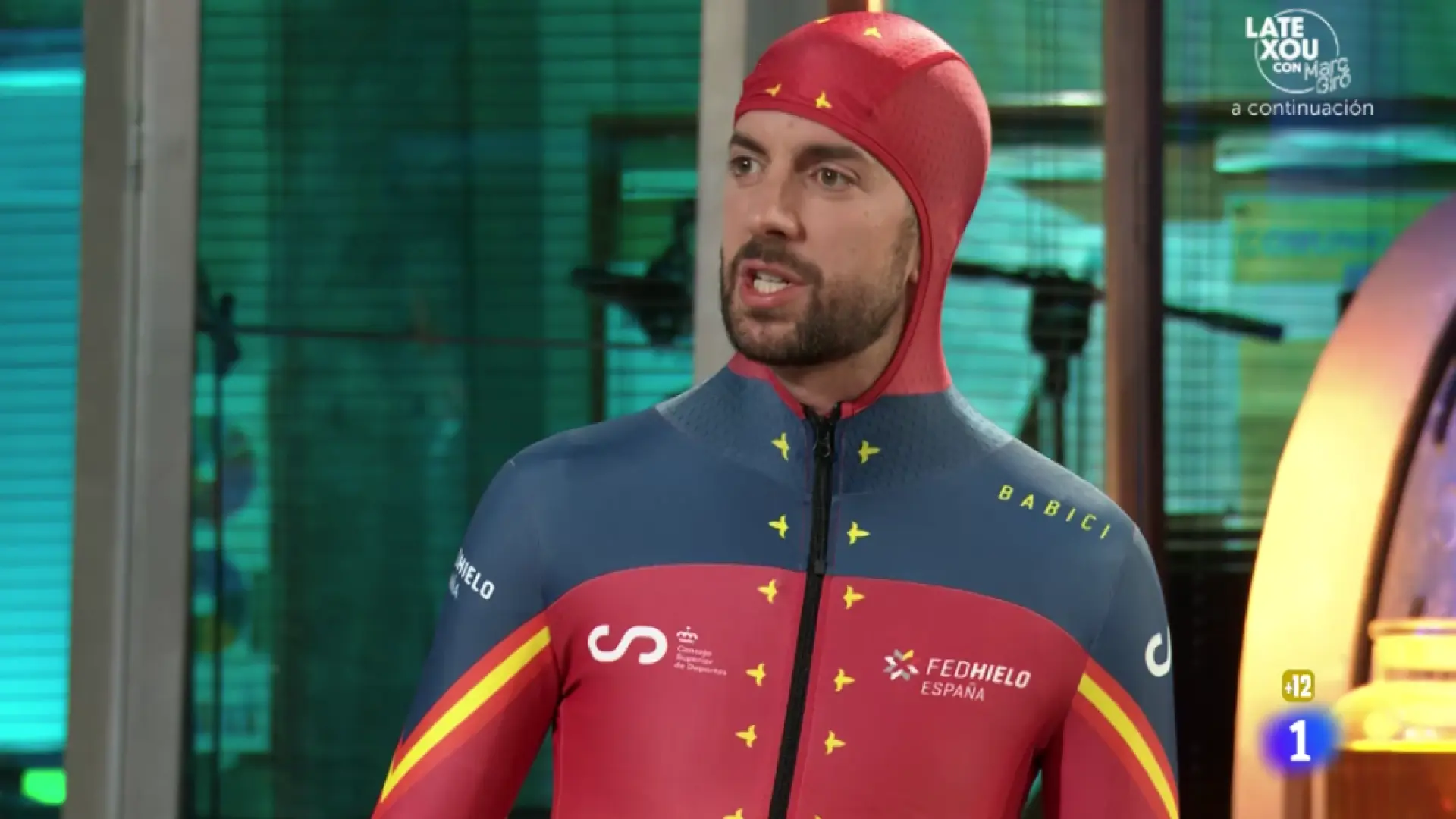 David Broncano se convierte en Ned Flanders (‘Los Simpson’) al probarse el traje de Bobsleigh de Leanna García