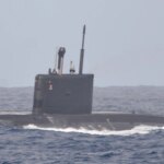 El Ejército despliega dos buques de guerra en aguas del Estrecho para vigilar a un submarino ruso