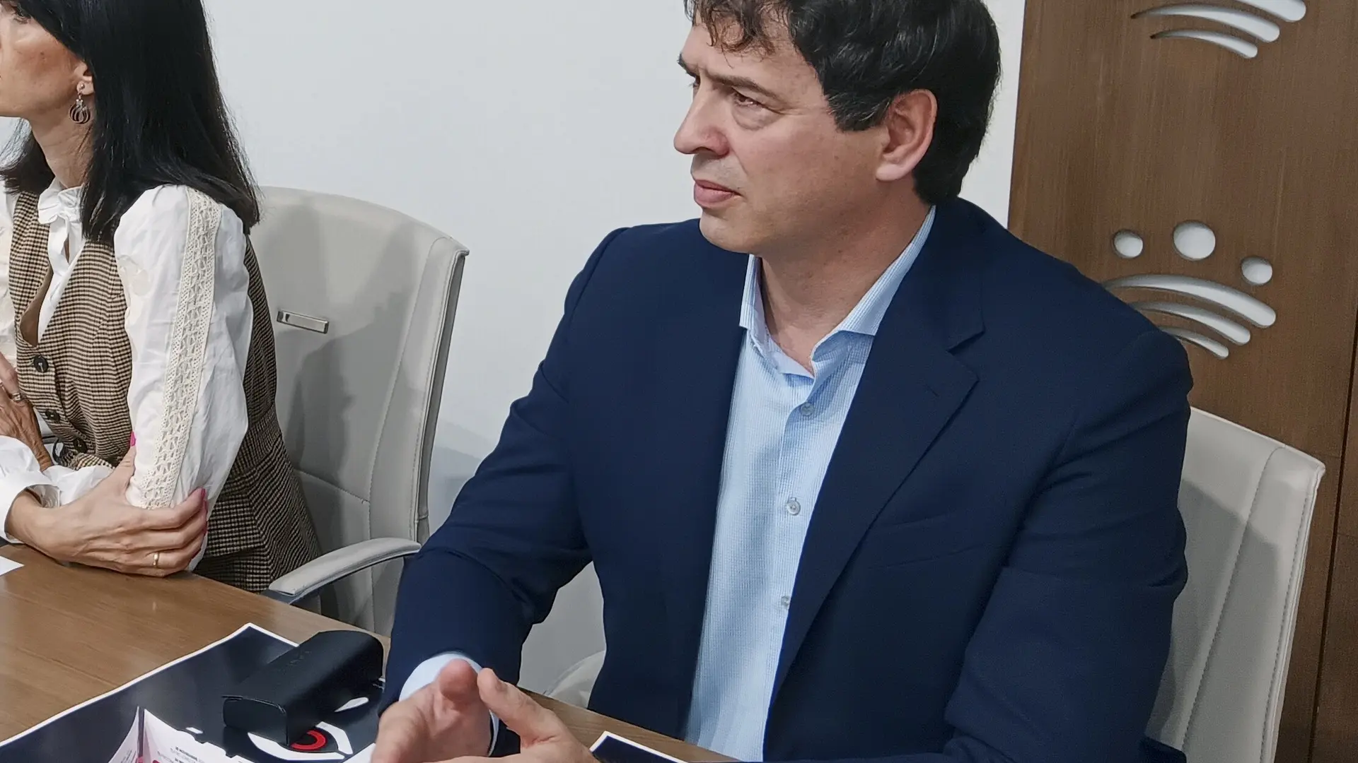 El Gobierno sale en tromba a defender al hermano de Sánchez tras su dimisión y apunta a una «persecución»