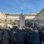 El Papa Francisco está estable aunque su pronóstico sigue siendo «reservado»